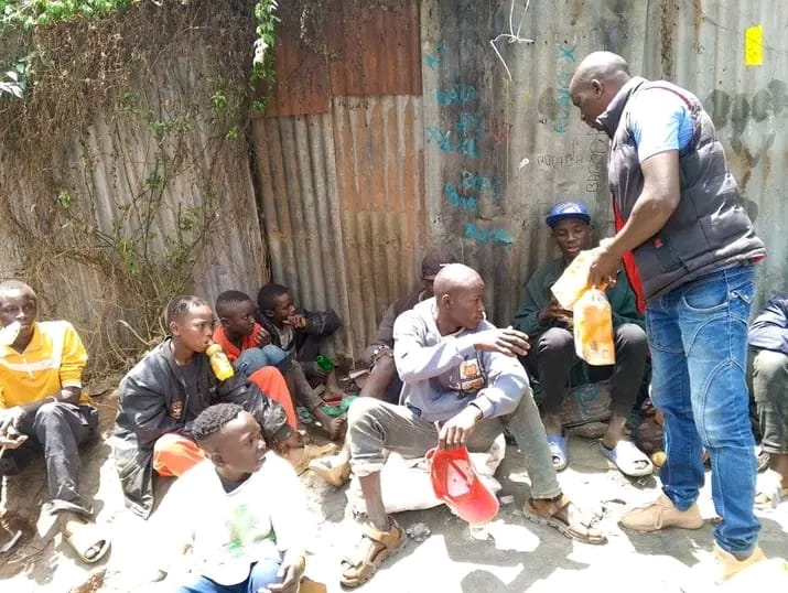 feeding street children